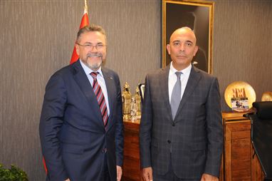 İzmir İl Emniyet Müdürümüz Sayın Mehmet Şahne'yi makamında ziyaret ettik.