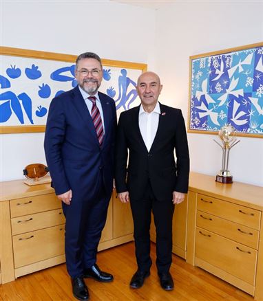 İzmir Büyükşehir Belediye Başkanımız Sayın Tunç Soyer'i makamında ziyaret ettik